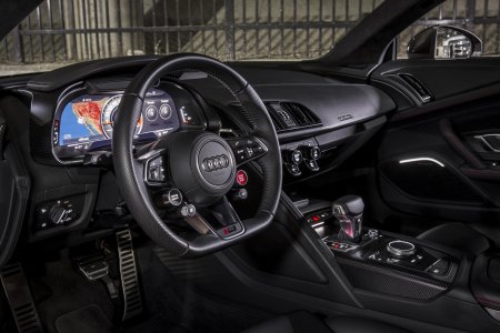 2017-Audi-R8-V10-Plus-interior-03.jpg