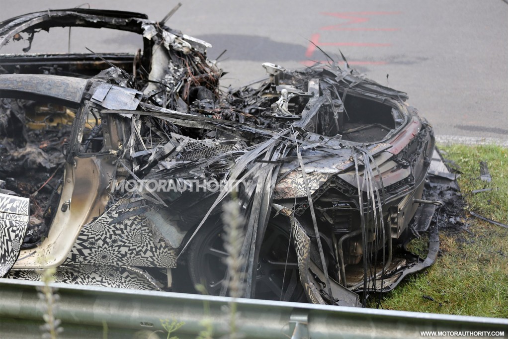 wreckage-of-a-2016-acura-nsx-prototype-that-caught-fire_100473917_l.jpg