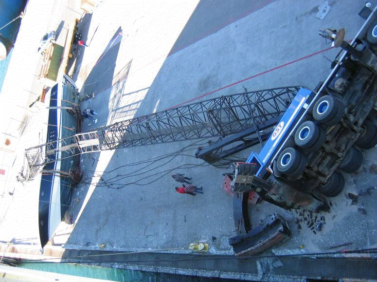 disaster2007.crane-yacht9.GIF
