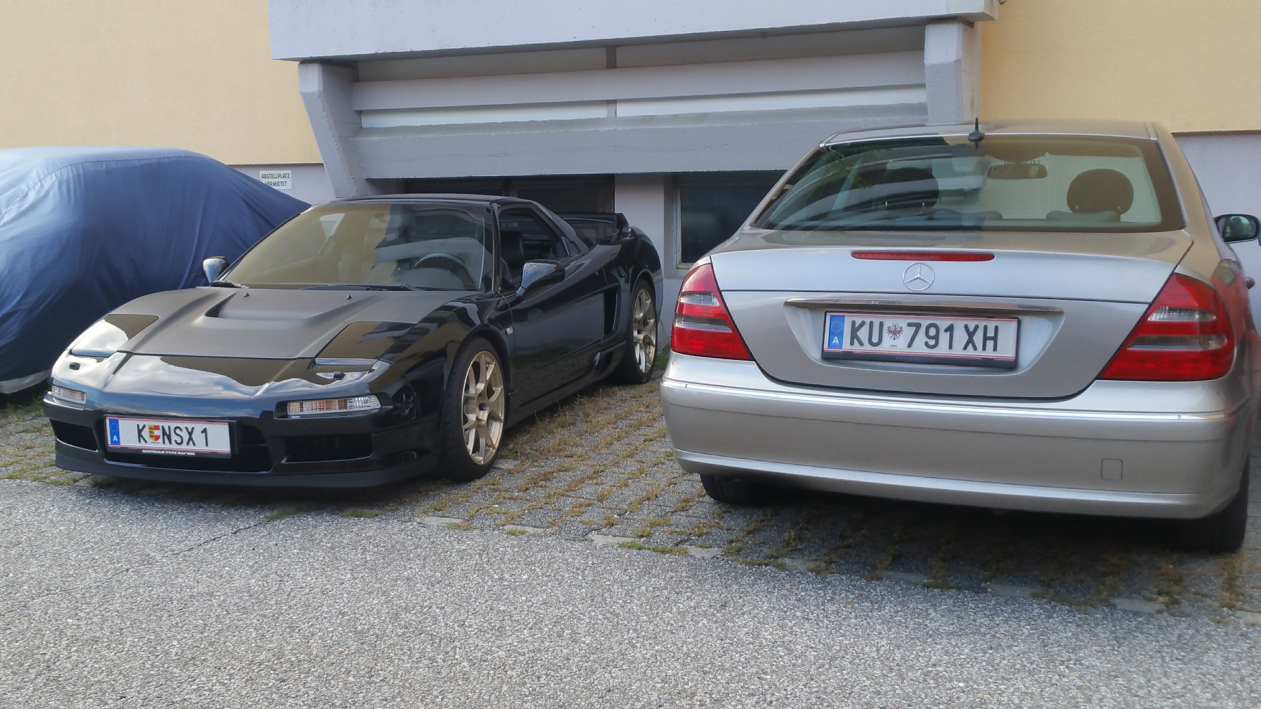 NSX-next-to-Mercedes.png