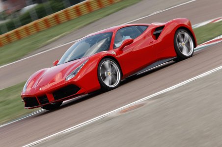 Ferrari_488_GTB_8.jpg