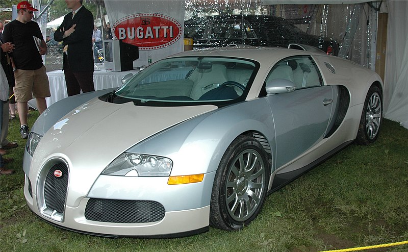 800px-Bugatti_Veyron.JPG