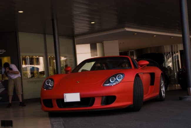 Matte-red-Porsche-Carrera-GT-1-650x435.jpg