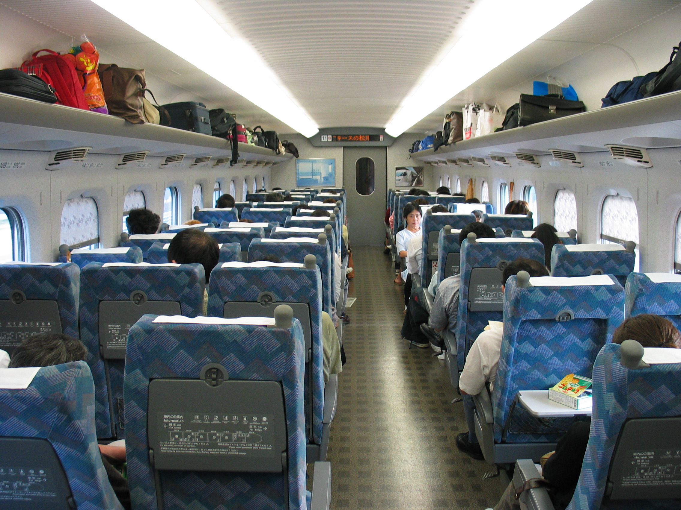 700_Series_Shinkansen_Interior.jpg