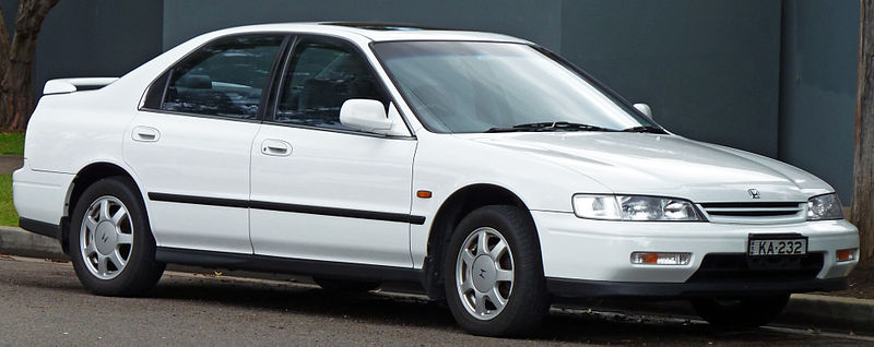 800px-1993-1995_Honda_Accord_VTi_sedan_01.jpg
