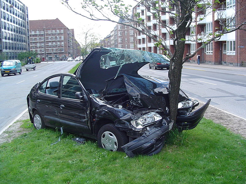 800px-Car_crash_1.jpg